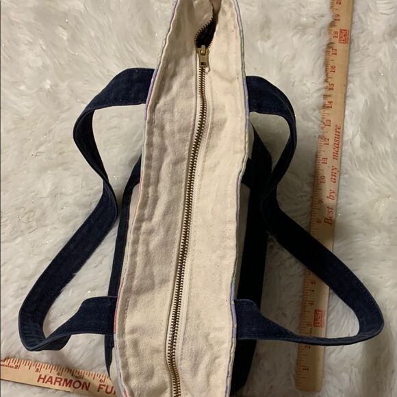 Vineyard Vines Blue and Cream Tote Bag with Durable Canvas - Picture 5 of 11